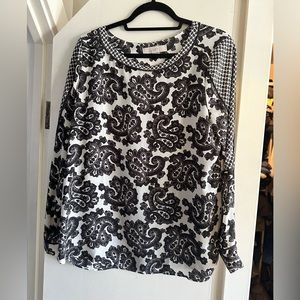 LOFT Top Gray White Paisley Contrast Print M